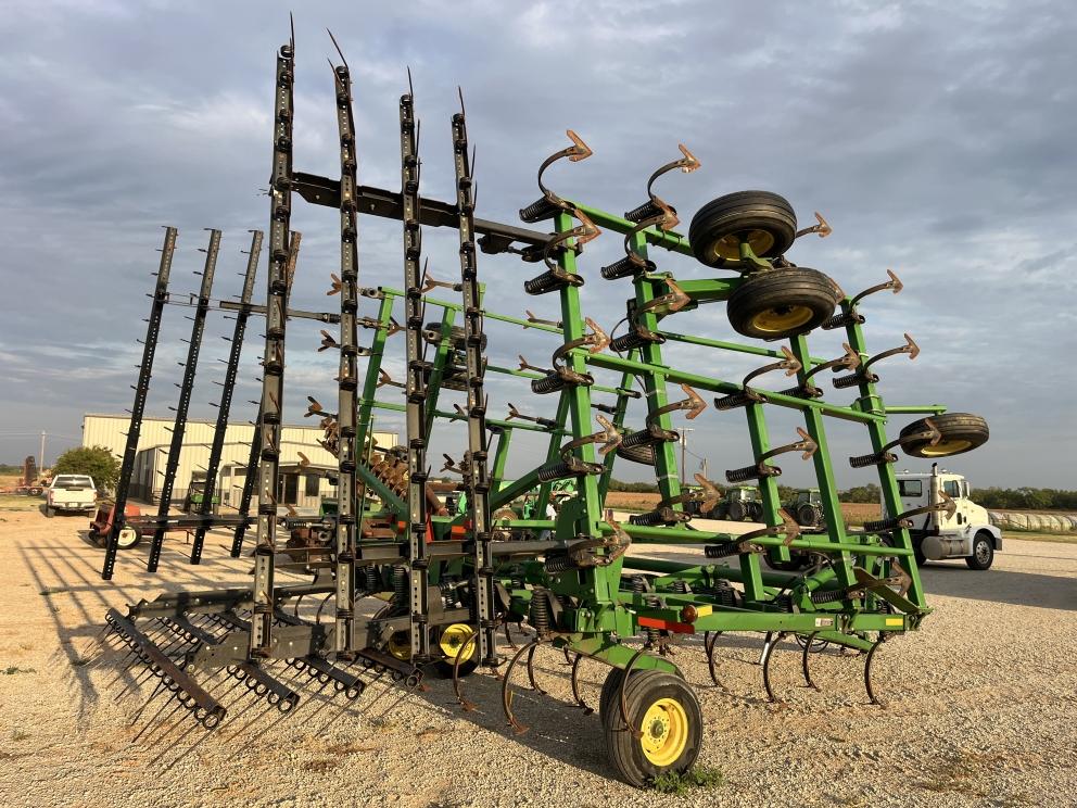 Image for 2004 John Deere 2210