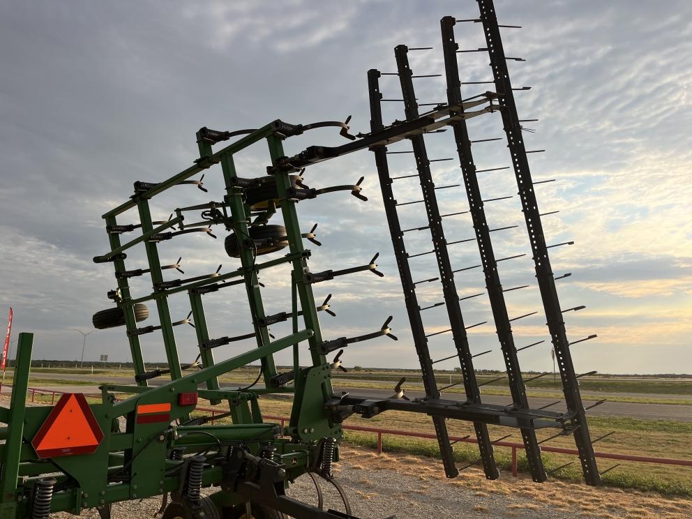 Image for 2004 John Deere 2210