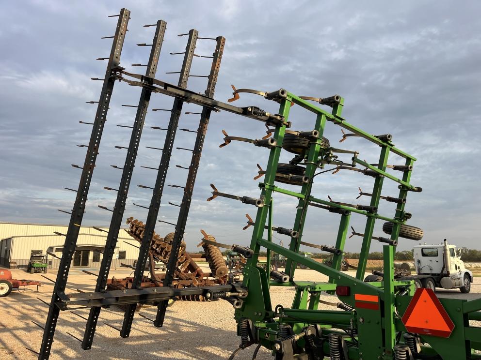Image for 2004 John Deere 2210