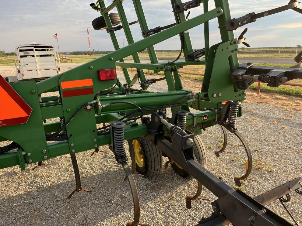 Image for 2004 John Deere 2210