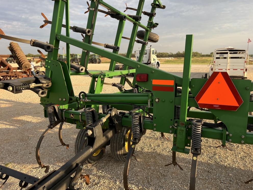 Image for 2004 John Deere 2210