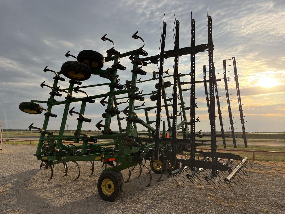 Image for 2004 John Deere 2210