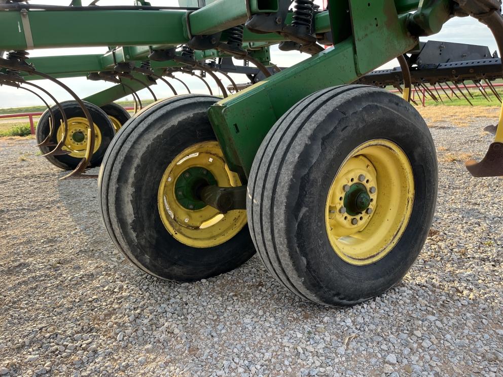 Image for 2004 John Deere 2210