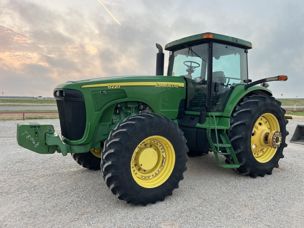 Image for 2002 John Deere 8220