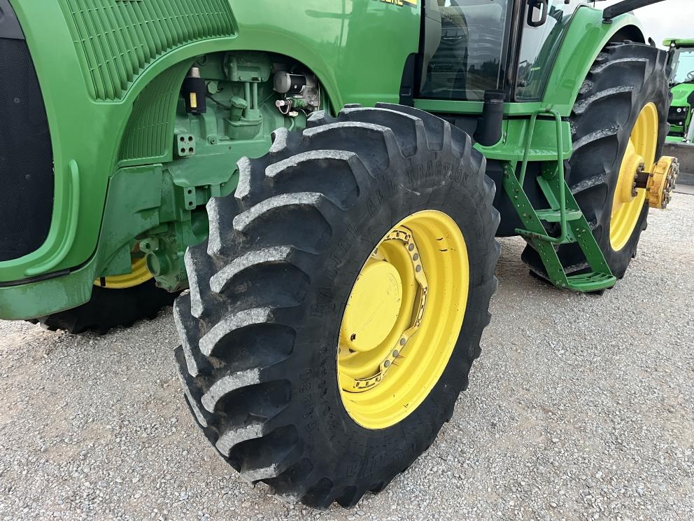 Image for 2002 John Deere 8220