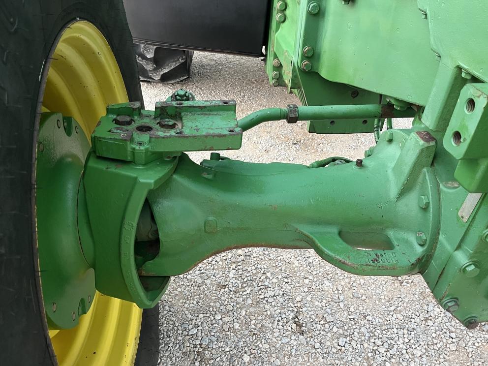 Image for 2002 John Deere 8220