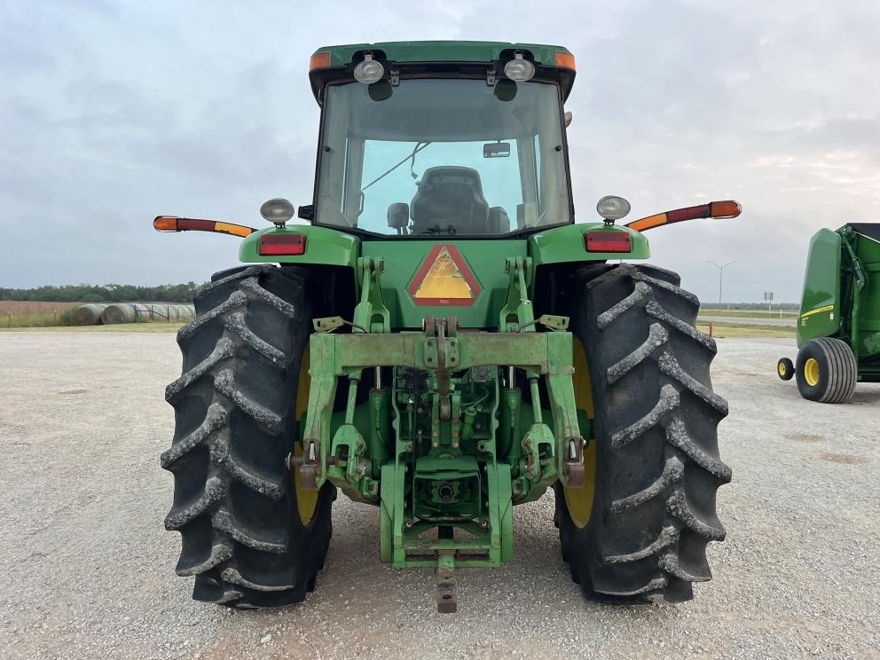 Image for 2002 John Deere 8220