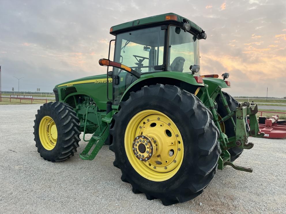 Image for 2002 John Deere 8220