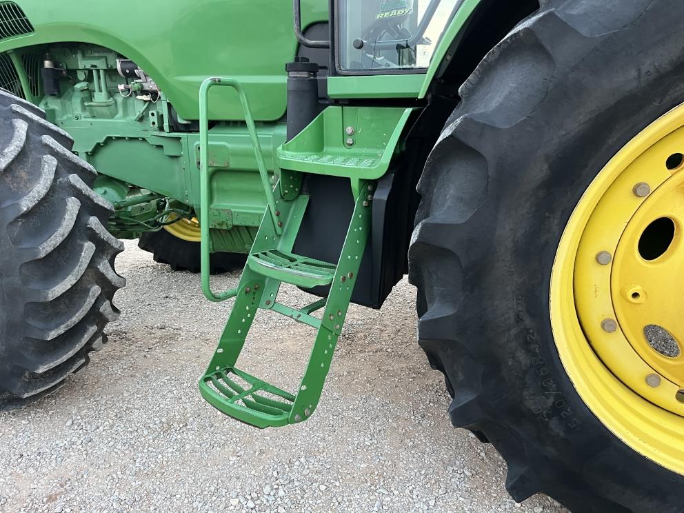 Image for 2002 John Deere 8220