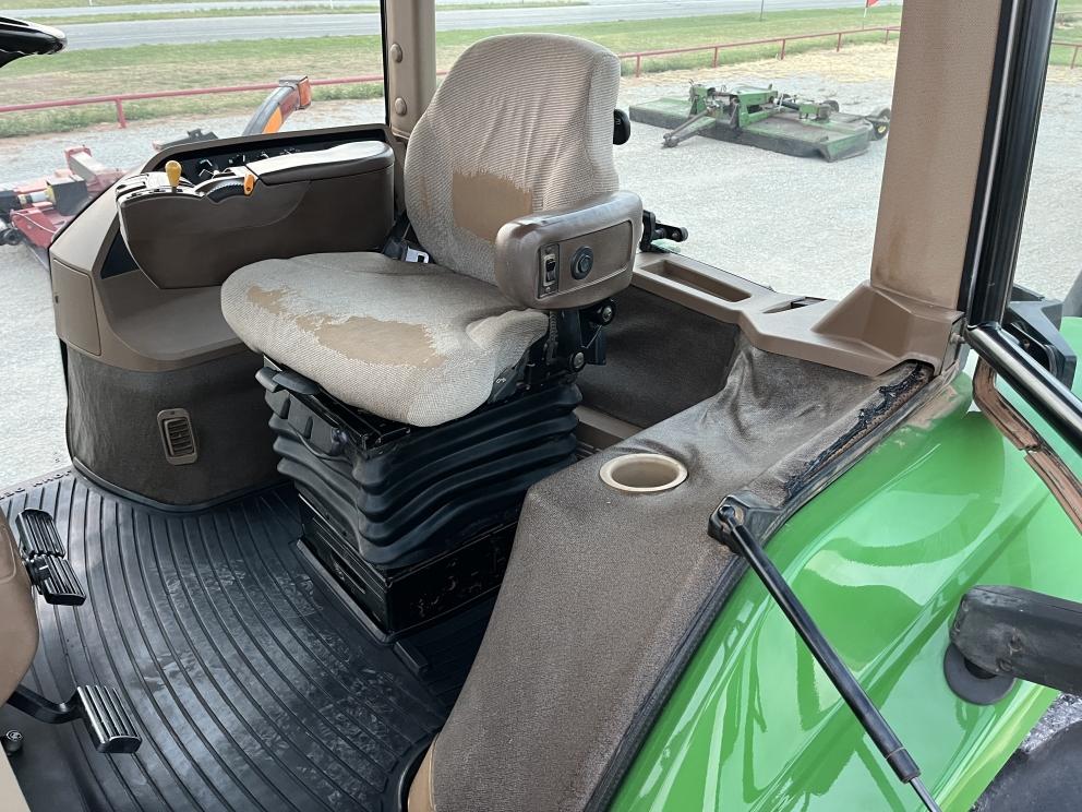 Image for 2002 John Deere 8220