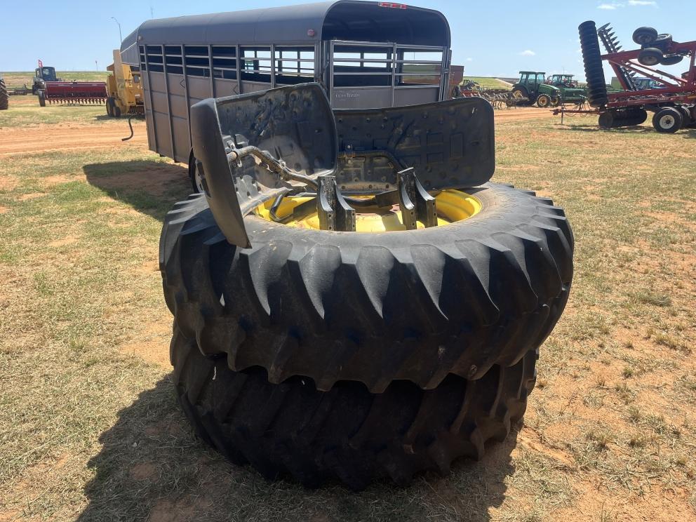 Image for 2002 John Deere 8220