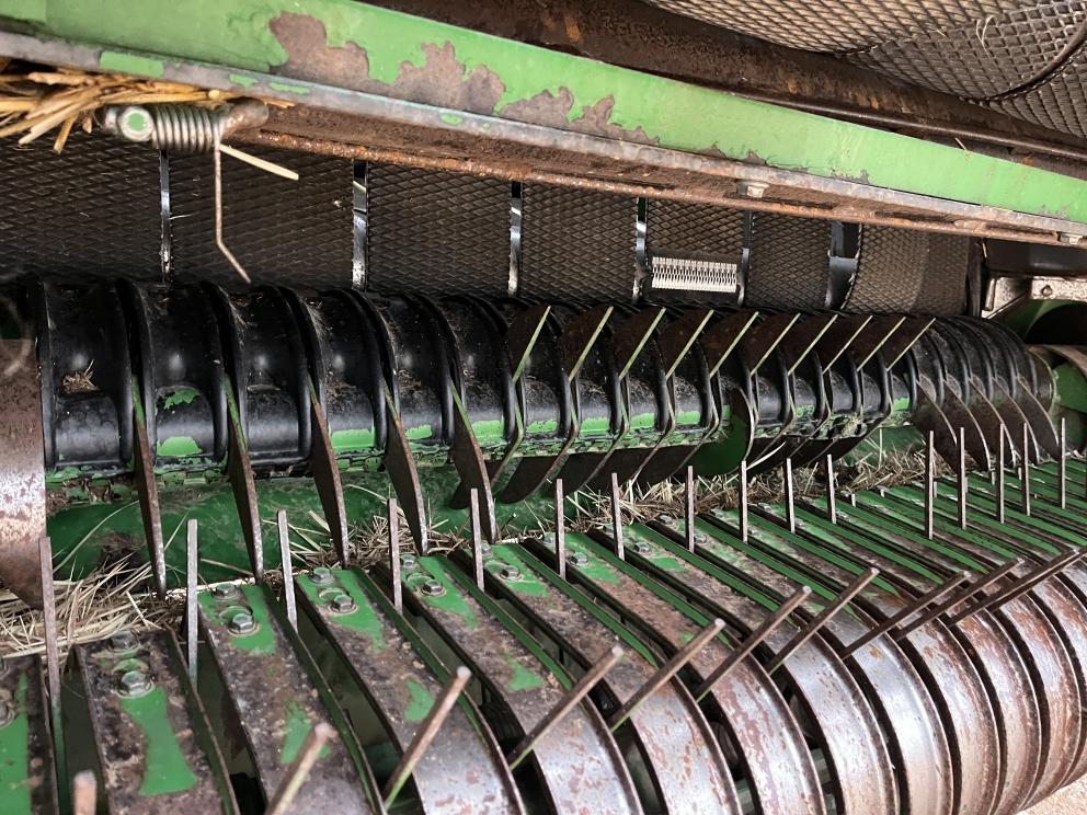 Image for 2002 John Deere 567
