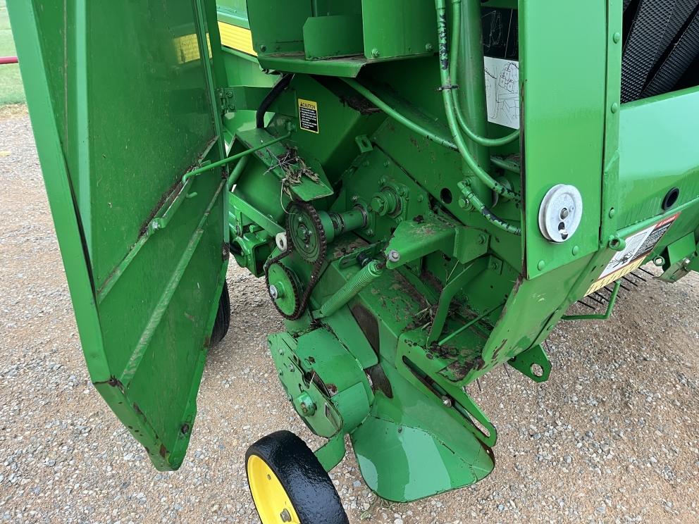Image for 2002 John Deere 567