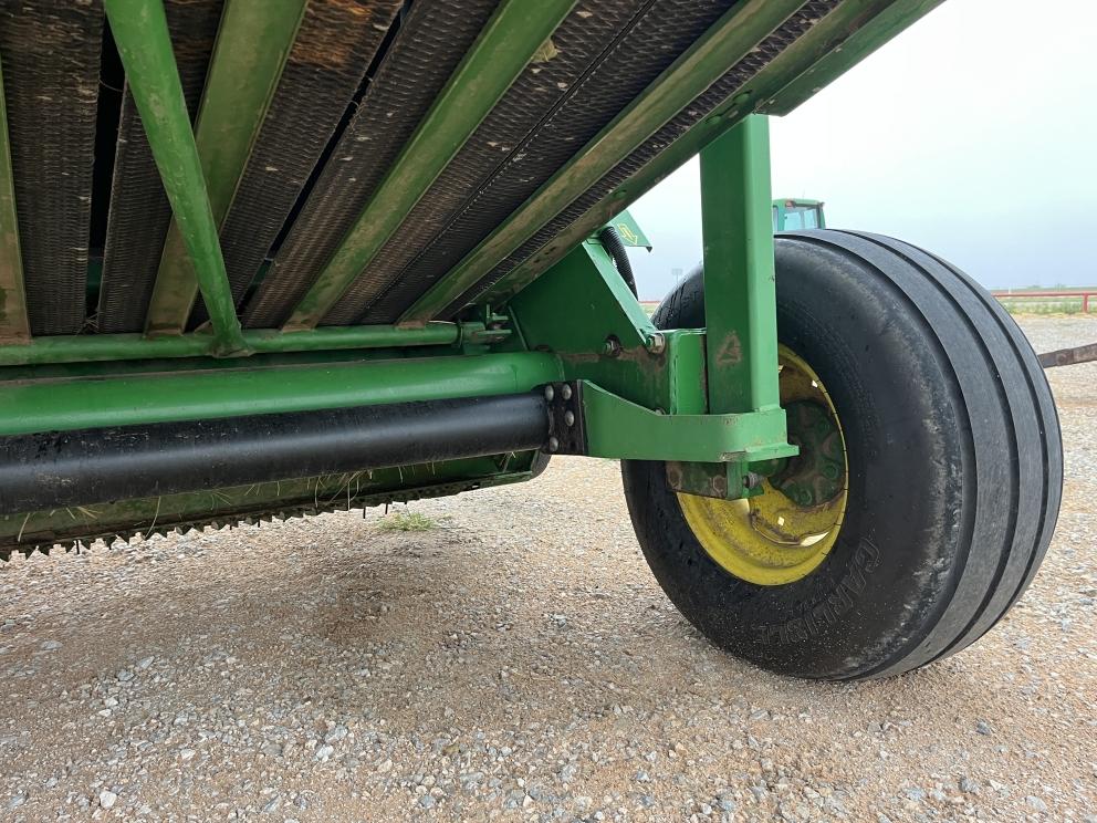 Image for 2002 John Deere 567
