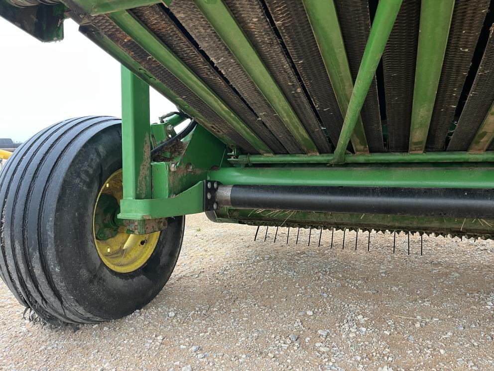 Image for 2002 John Deere 567