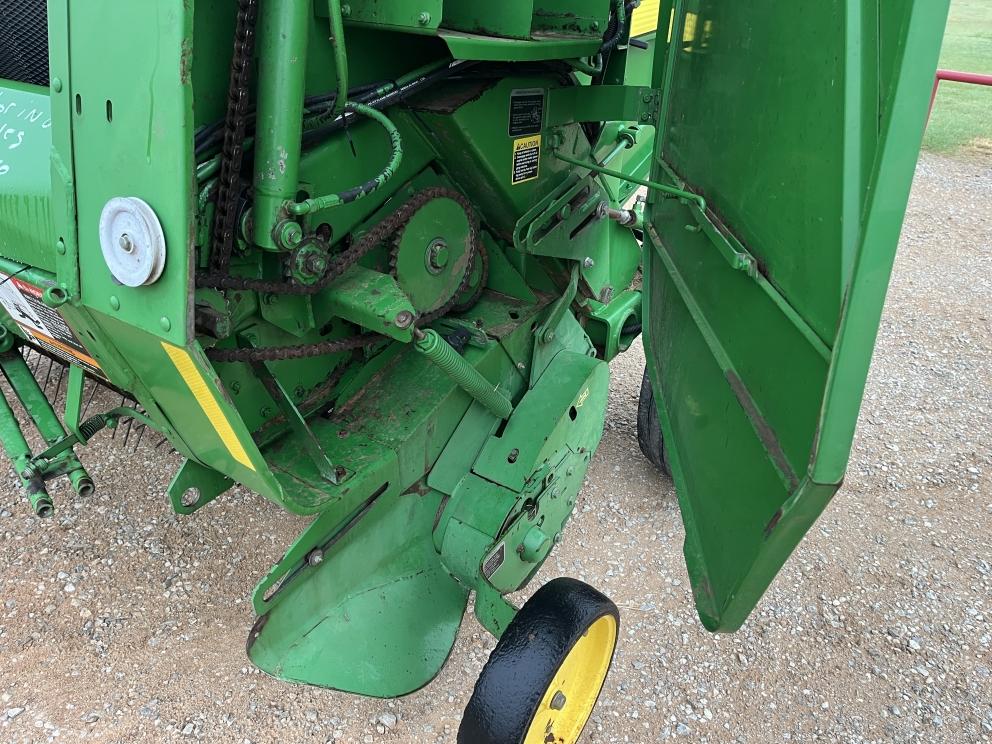 Image for 2002 John Deere 567