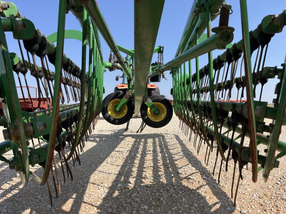 Image for 2005 John Deere 705