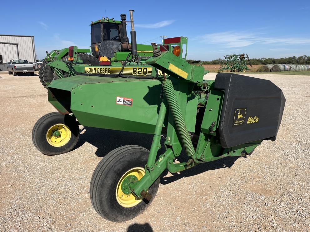 Image for 1999 John Deere 820