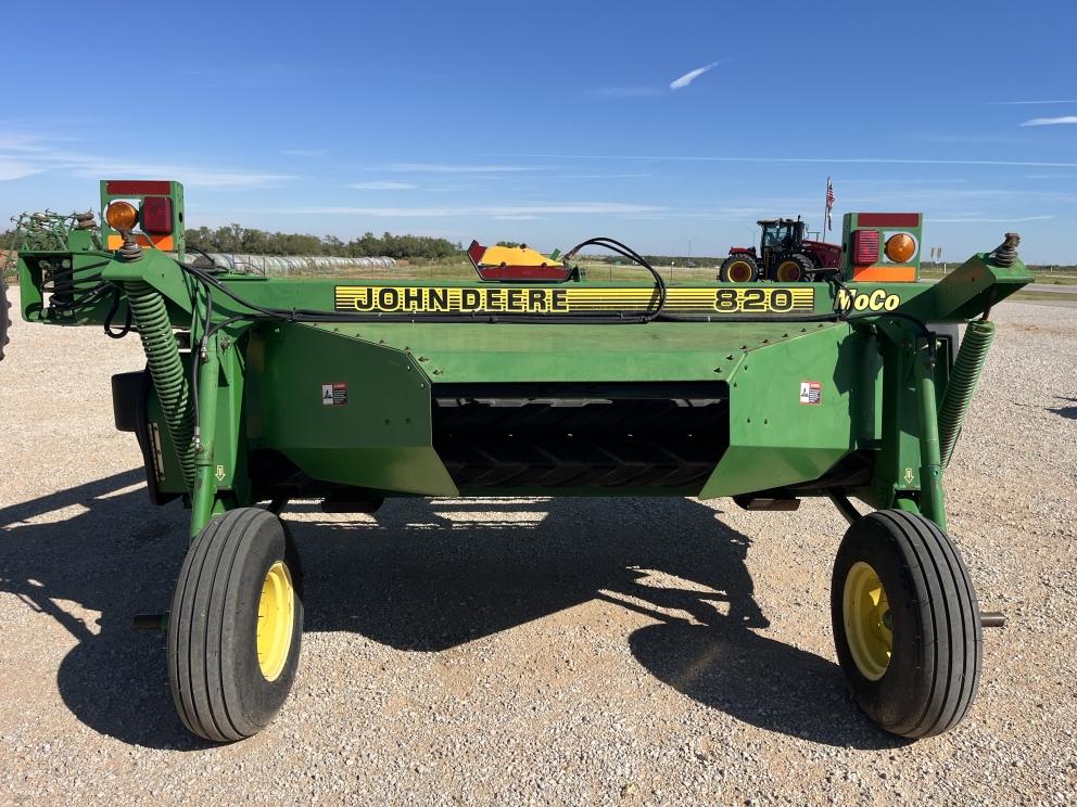 Image for 1999 John Deere 820