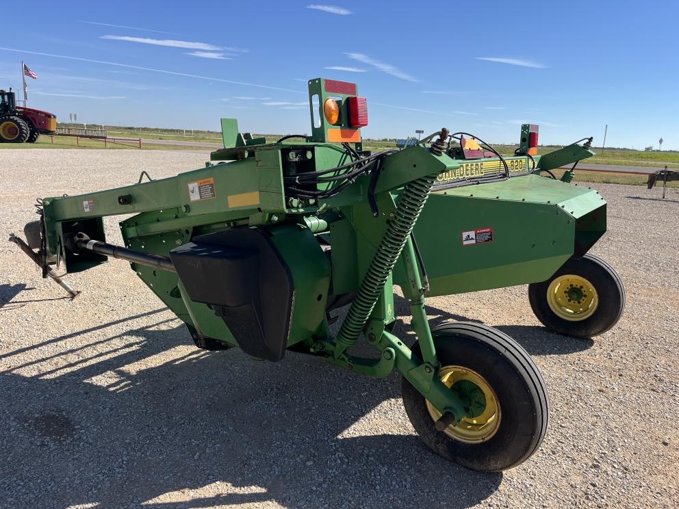 Image for 1999 John Deere 820
