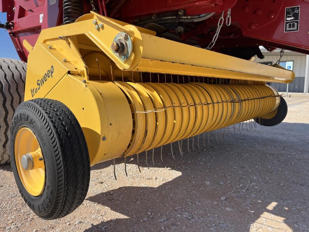 Image for 2013 New Holland BR7070
