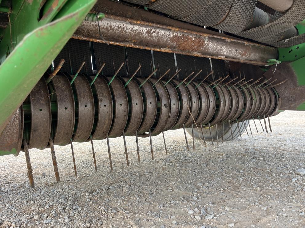 Image for 2000 John Deere 567