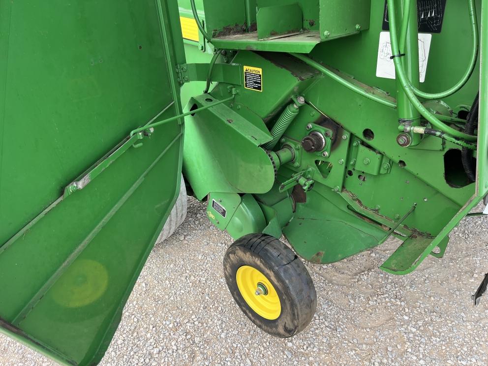 Image for 2000 John Deere 567