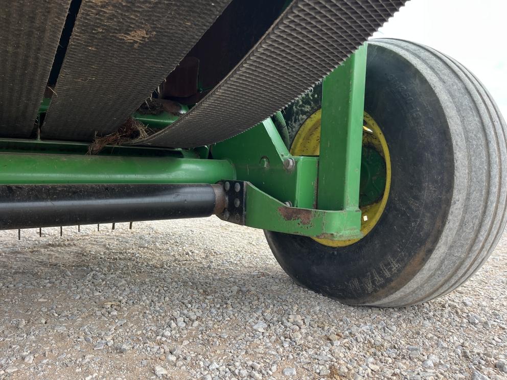 Image for 2000 John Deere 567