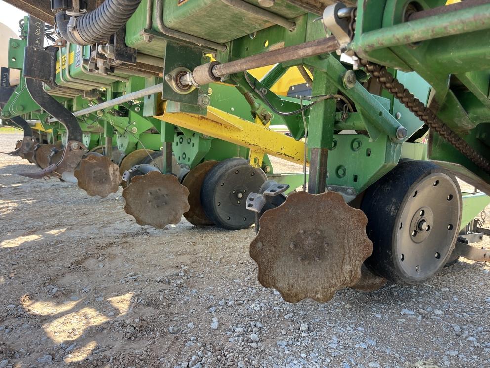 Image for 2011 John Deere 1700