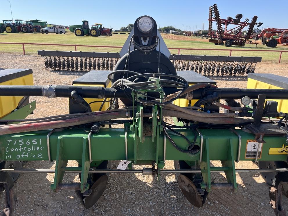 Image for 2011 John Deere 1700