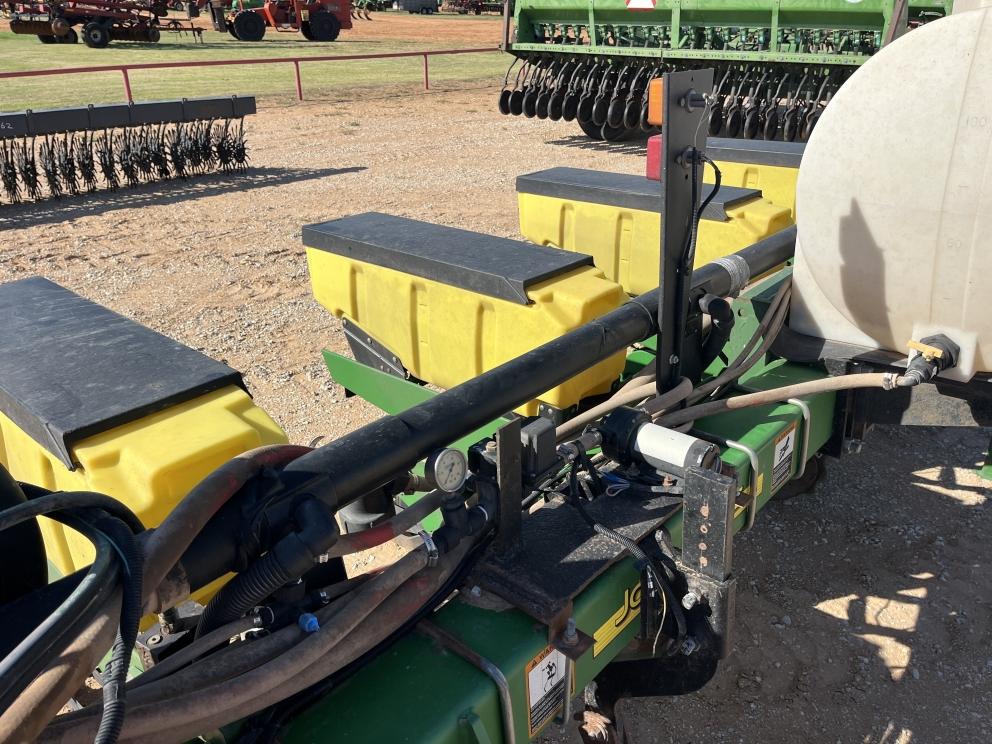 Image for 2011 John Deere 1700
