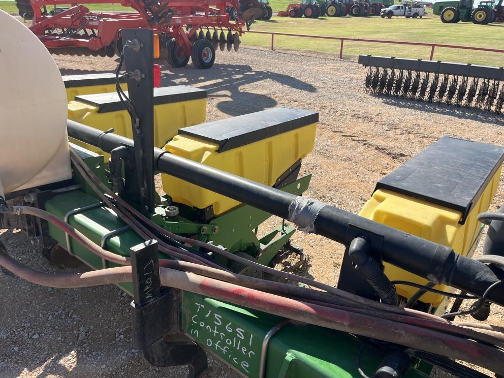 Image for 2011 John Deere 1700