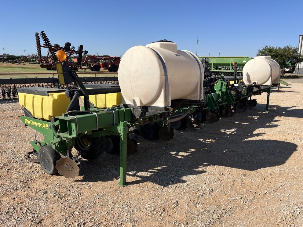 Image for 2011 John Deere 1700
