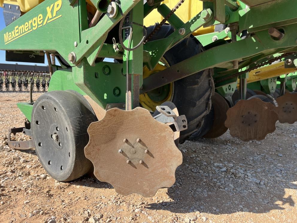 Image for 2011 John Deere 1700