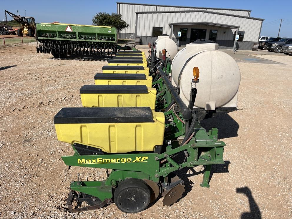 Image for 2011 John Deere 1700
