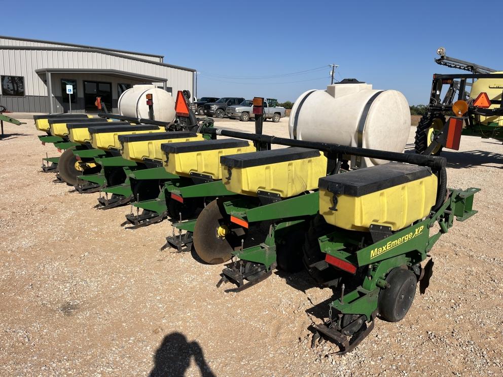 Image for 2011 John Deere 1700