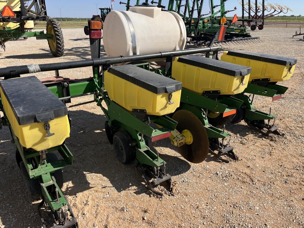 Image for 2011 John Deere 1700