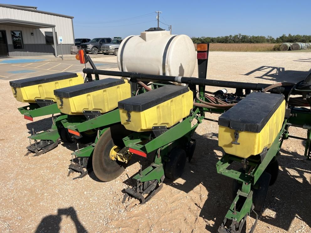 Image for 2011 John Deere 1700