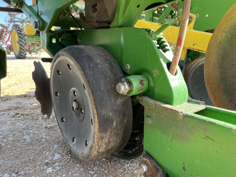 Image for 2011 John Deere 1700