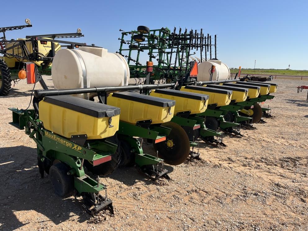 Image for 2011 John Deere 1700
