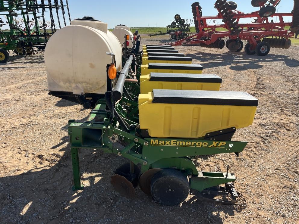 Image for 2011 John Deere 1700