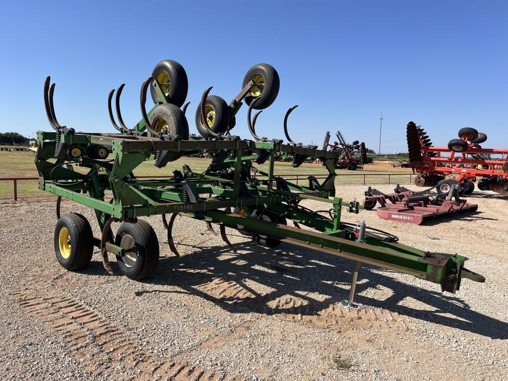Image for 1990 John Deere 610