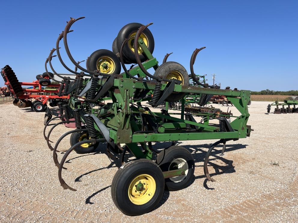 Image for 1990 John Deere 610
