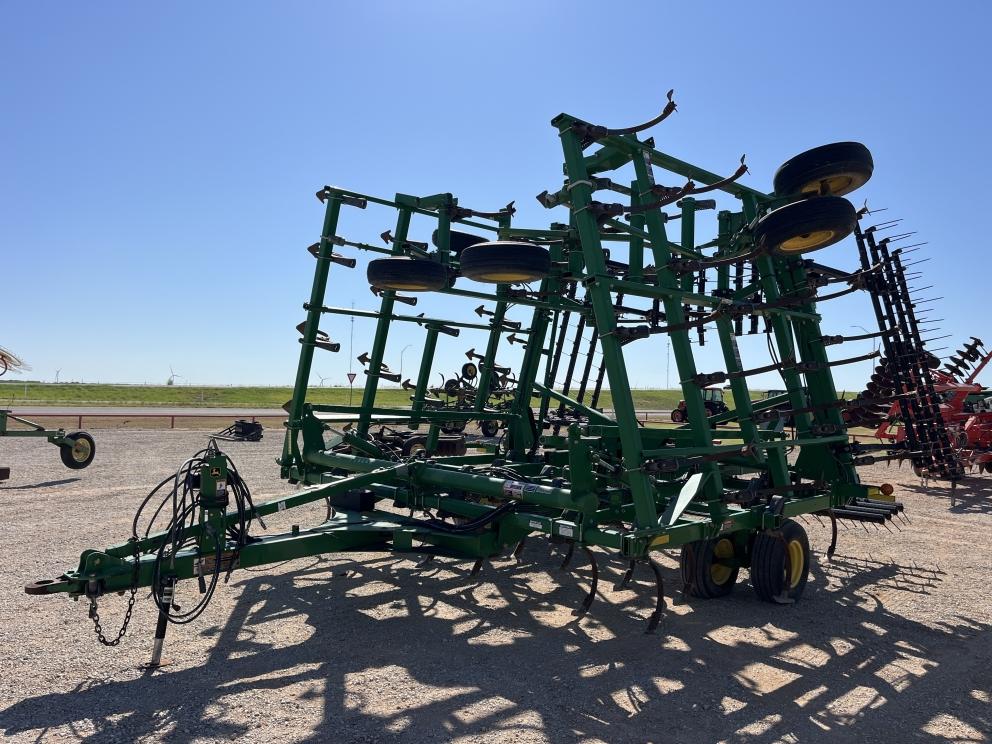 Image for 2013 John Deere 2210