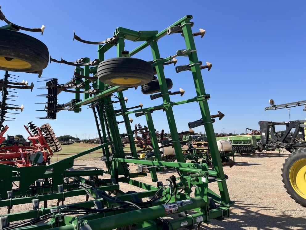 Image for 2013 John Deere 2210
