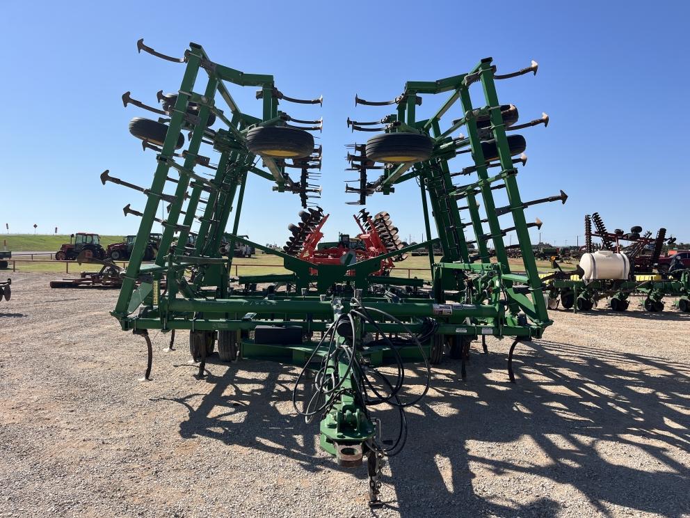 Image for 2013 John Deere 2210