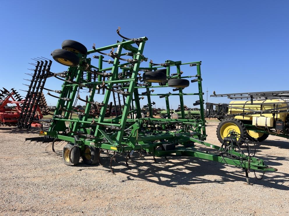 Image for 2013 John Deere 2210