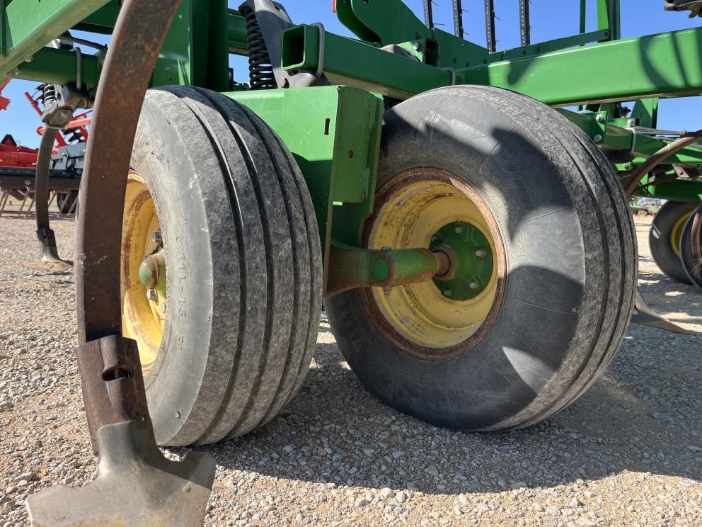 Image for 2013 John Deere 2210