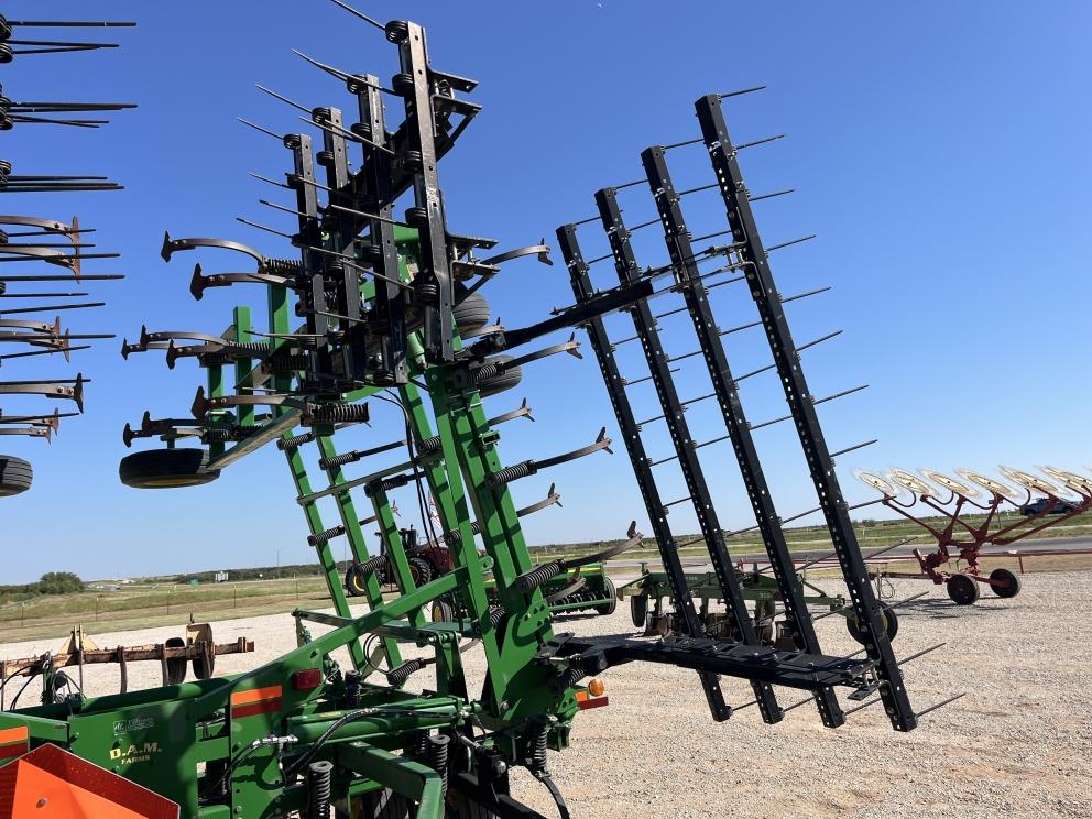 Image for 2013 John Deere 2210