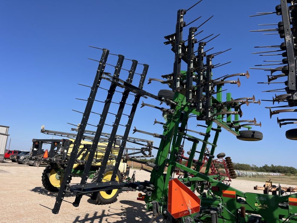 Image for 2013 John Deere 2210